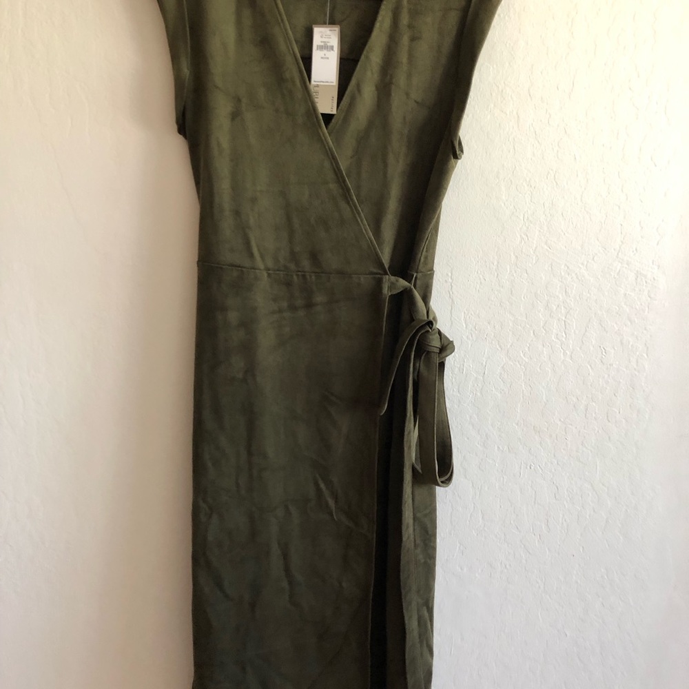 Petite Vegan Suede Wrap Dress
Color: Find Your Adventure Green